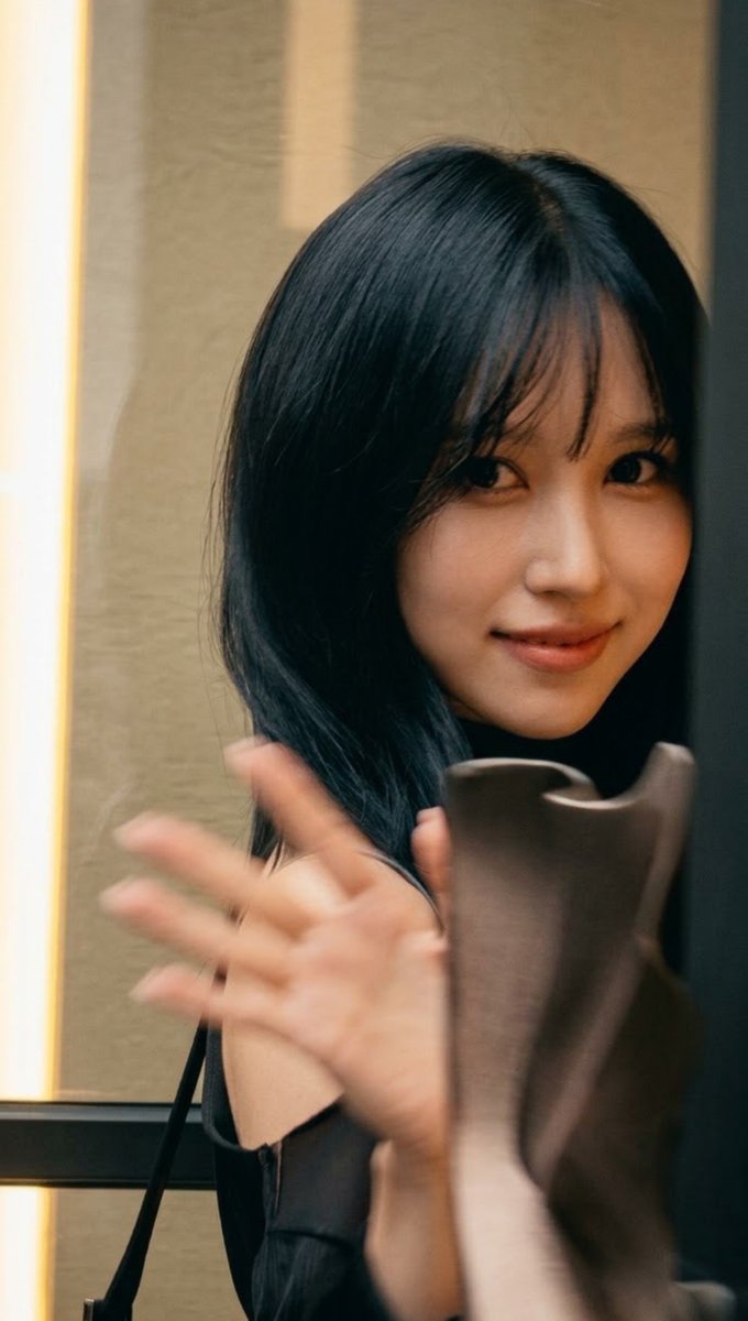 picsmyoi's tweet photo. Mina look so gorgeous✨ 🖤 https://t.co/Qw1umOMT2V