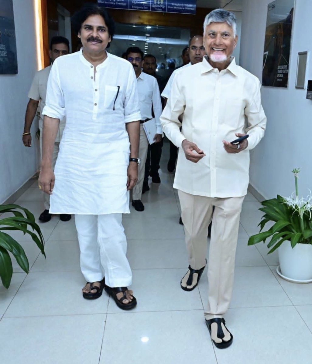 ganeshbandla's tweet photo. కలకాలం వైభోగమస్తు 🙏 @ncbn sir @PawanKalyan Garu. https://t.co/oWw5F6qgbu