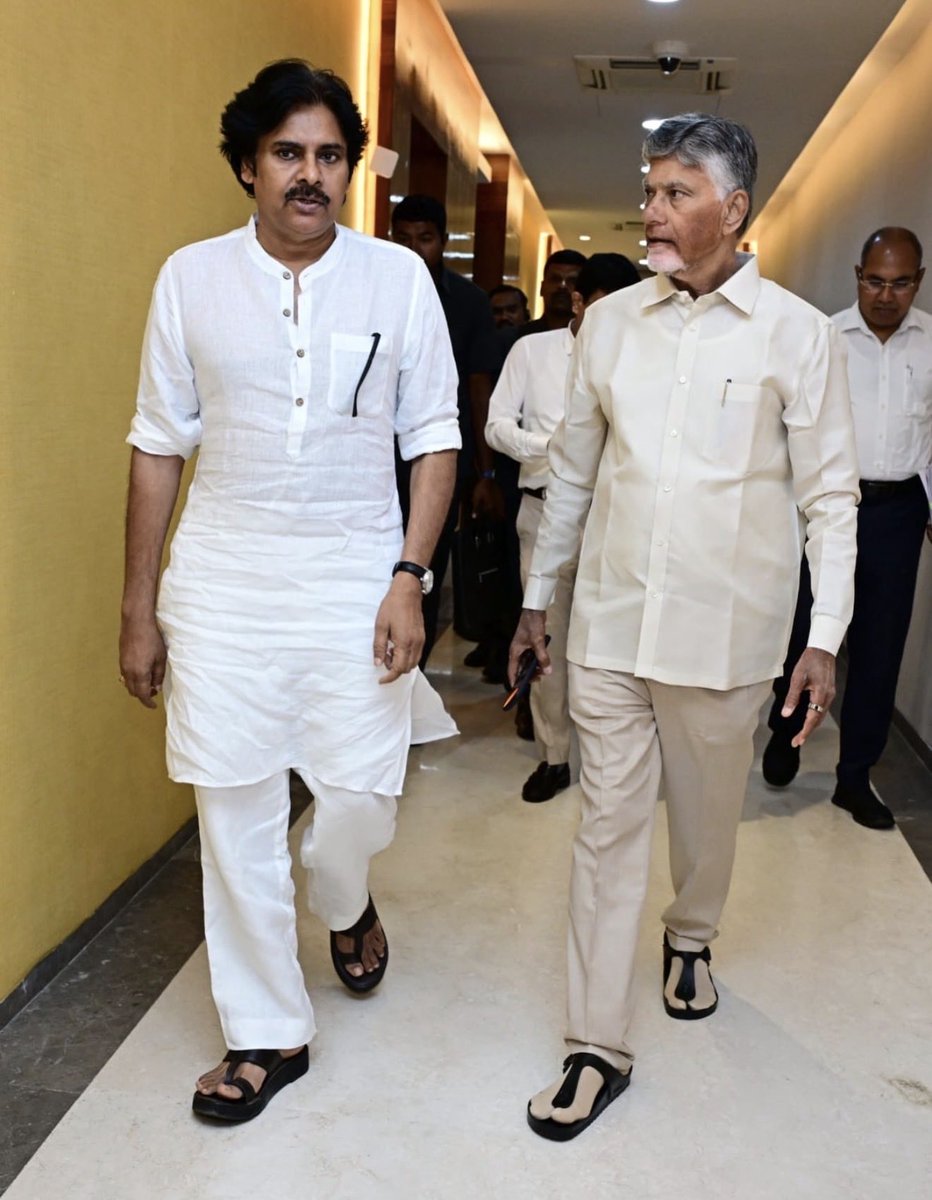 ganeshbandla's tweet photo. కలకాలం వైభోగమస్తు 🙏 @ncbn sir @PawanKalyan Garu. https://t.co/oWw5F6qgbu