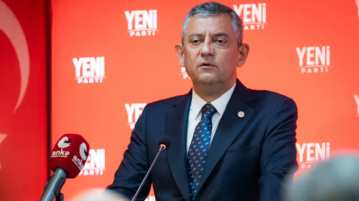 cumhuriyetgzt1's tweet photo. YENİ Parti Genel Başkanı Özgür Özel, Alman yayın kuruluşu WELT'te yazdı:  

“Almanya’ya ve Avrupa’ya mesajımız açıktır: Türkiye’nin kaderi otoriterlik ve kutuplaşma değildir. Demokratik bir yenilenme mümkündür. Türkiye için yeni bir başlangıcın zamanı gelmiştir” 
https://t.co/AqxtX1Ul23