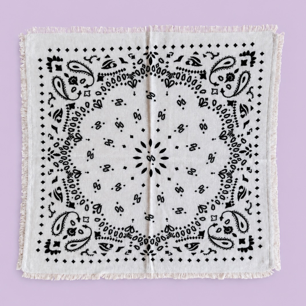 ChelsieZeco2io's tweet photo. Soft luxury, effortless every day. Our pure cashmere scarf adds an elevated touch to any look. 57 × 57 cm of timeless softness. https://t.co/lWeiU6aFW4