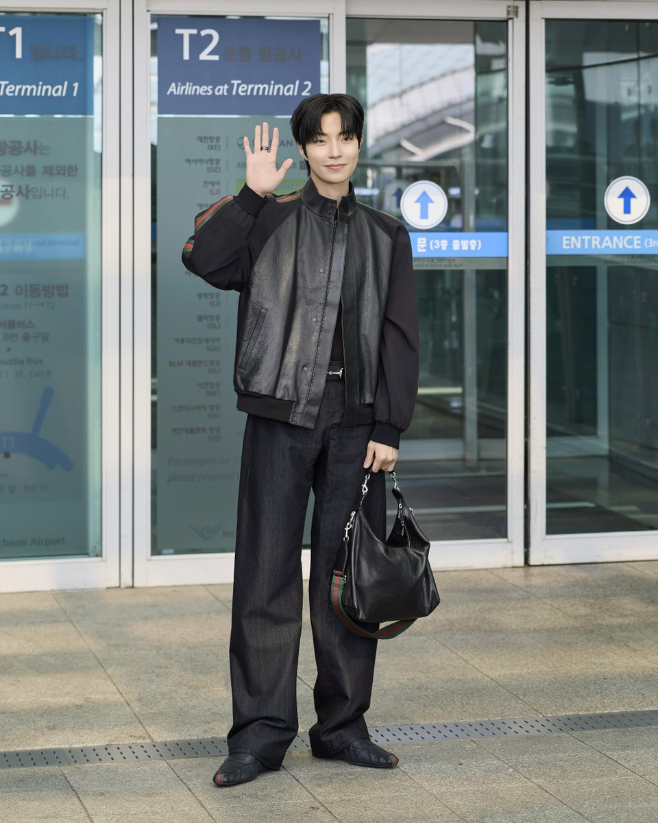 gucci's tweet photo. Heading to Milan for #GucciTheStoreShow, #HwangInYoup carries the #GucciBrera. #MFW https://t.co/8i5iYMFT2g