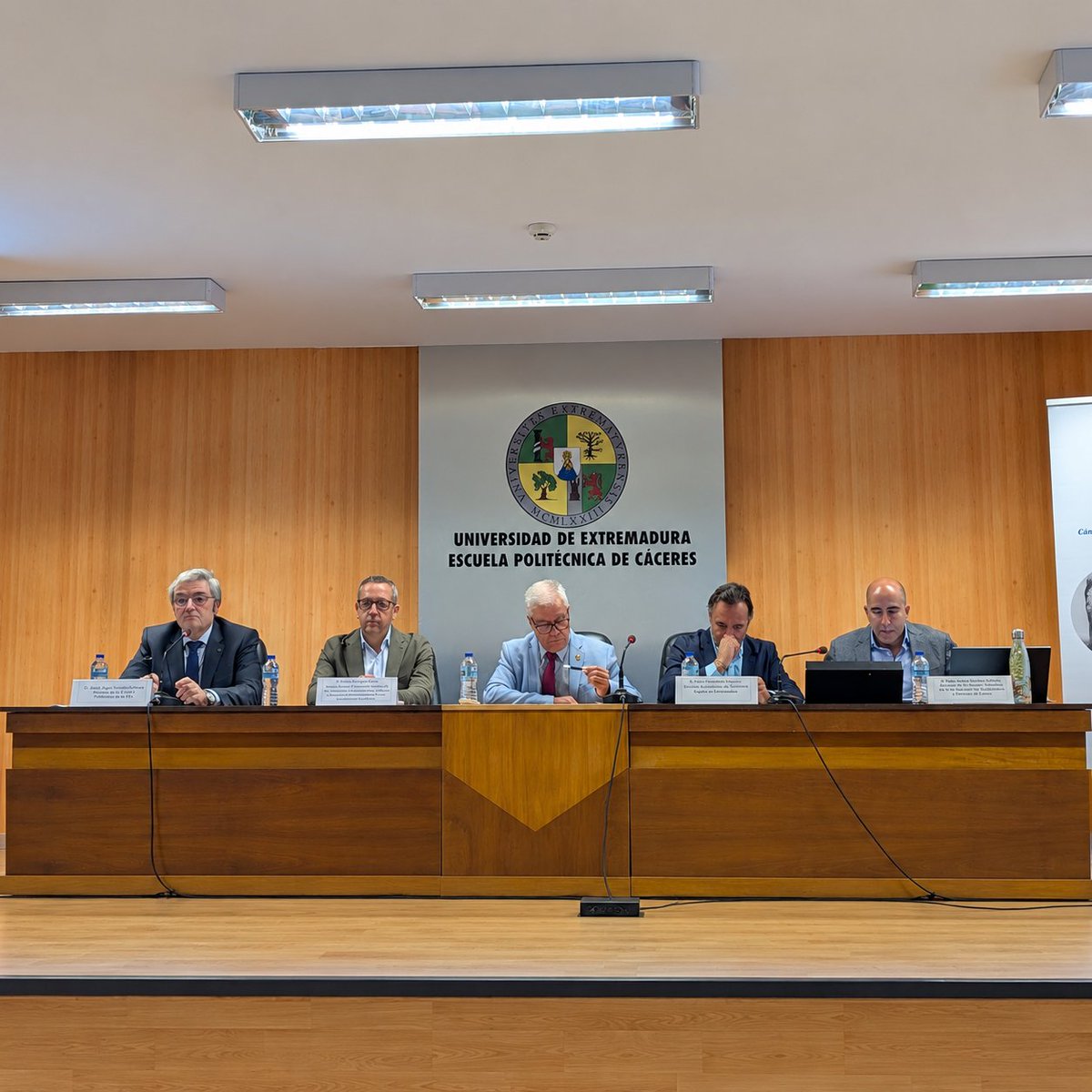 CatedraTEF_UEx's tweet photo. La Cátedra Telefónica de la UEx cumple una década de participación en los Cursos Internacionales de Verano/Otoño de la universidad vía @infouex

https://t.co/RJwQbWlghl https://t.co/SAdiQCbIHP