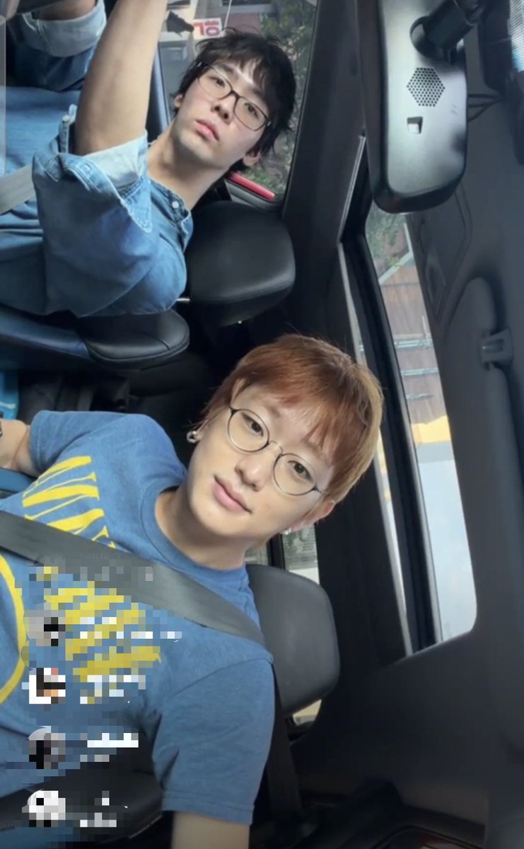 yp_tnd2's tweet photo. 라방보는데 자세 진짜 존웃 https://t.co/lszHdQou0i