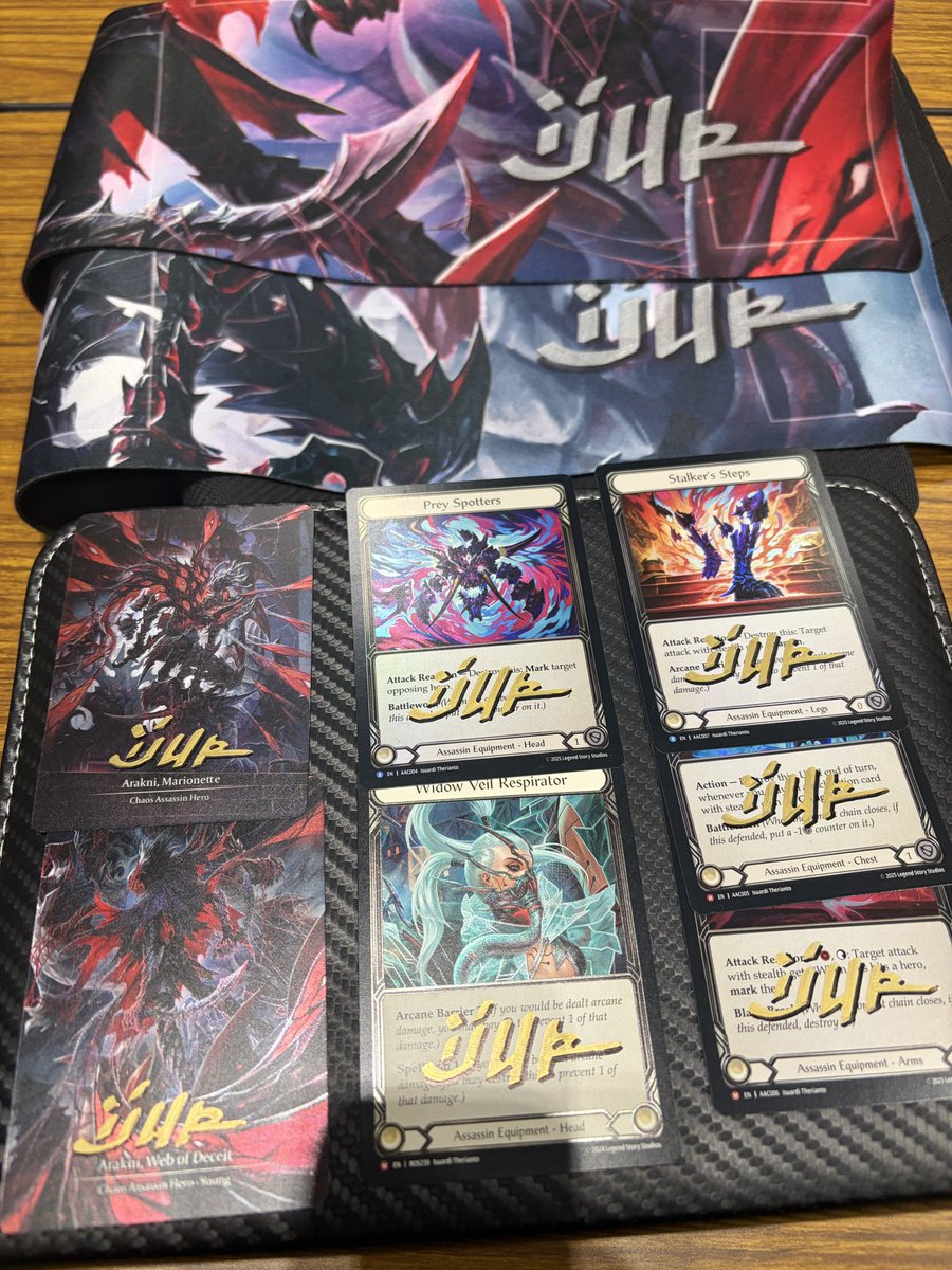 Wa1esu's tweet photo. シルバーエイジでお気に入りのヒーローは、やはり
「Arakni,Web of Deceit」
トリッキーな戦い方が最高です👍
マスタリーパック暗殺者が待ち遠しい！！
#fabtcg   #シルバーエイジ https://t.co/4hAt0kGTco