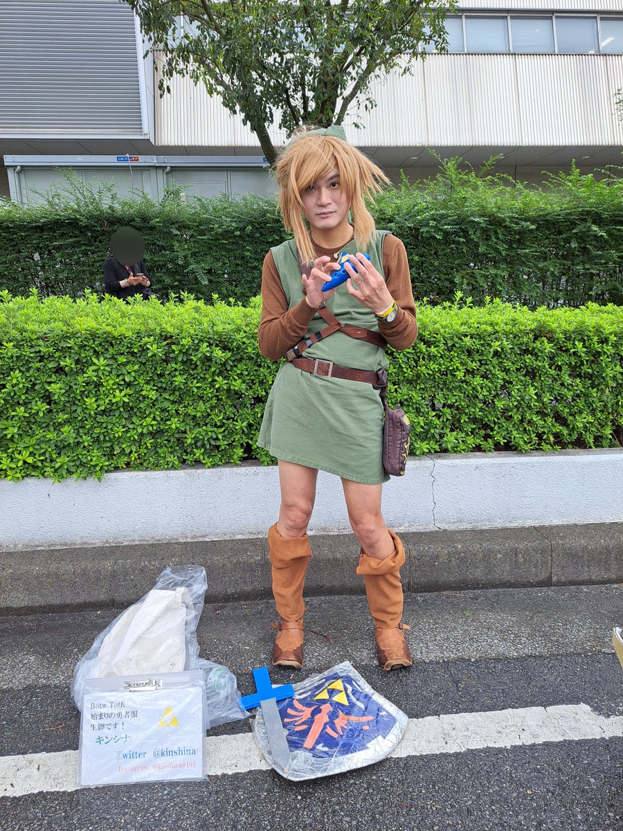 nyula215's tweet photo. 時のオカリナを持つリンク(@kinshina)
このオカリナは、昔(時オカ3D発売時に)自分が色を塗って作ったもので、今回のためだけのものじゃないですが、良い絵が撮れました
撮影のためとはいえ、持って頂き、ありがとうございました！
#TGS2026
#TGSコスプレ
#ゼルダの伝説 https://t.co/ukpKfnmiY3