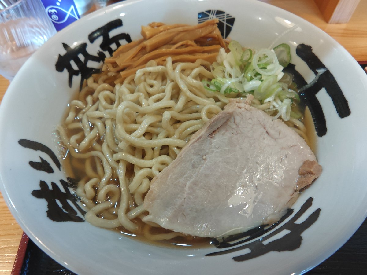 LZI11ewsHFgduVd's tweet photo. #山形県天童市 の
#天童製麺 さんで
#中華そば小＋#海苔
煮干と鶏油がガツンとくる
キレキレのスープに
唯一無二のワシワシ自家製麺は
#超絶あやミー💕です🍅
閖上からの天童製麺は
他とは違う体に染みわたる美味さ
ご馳走様でした https://t.co/lBrKMW3jno