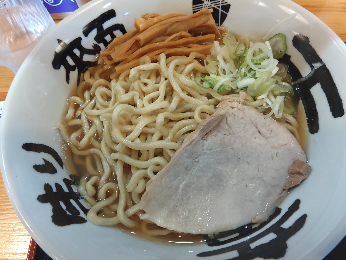 LZI11ewsHFgduVd's tweet photo. #山形県天童市 の
#天童製麺 さんで
#中華そば小＋#海苔
煮干と鶏油がガツンとくる
キレキレのスープに
唯一無二のワシワシ自家製麺は
#超絶あやミー💕です🍅
閖上からの天童製麺は
他とは違う体に染みわたる美味さ
ご馳走様でした https://t.co/lBrKMW3jno
