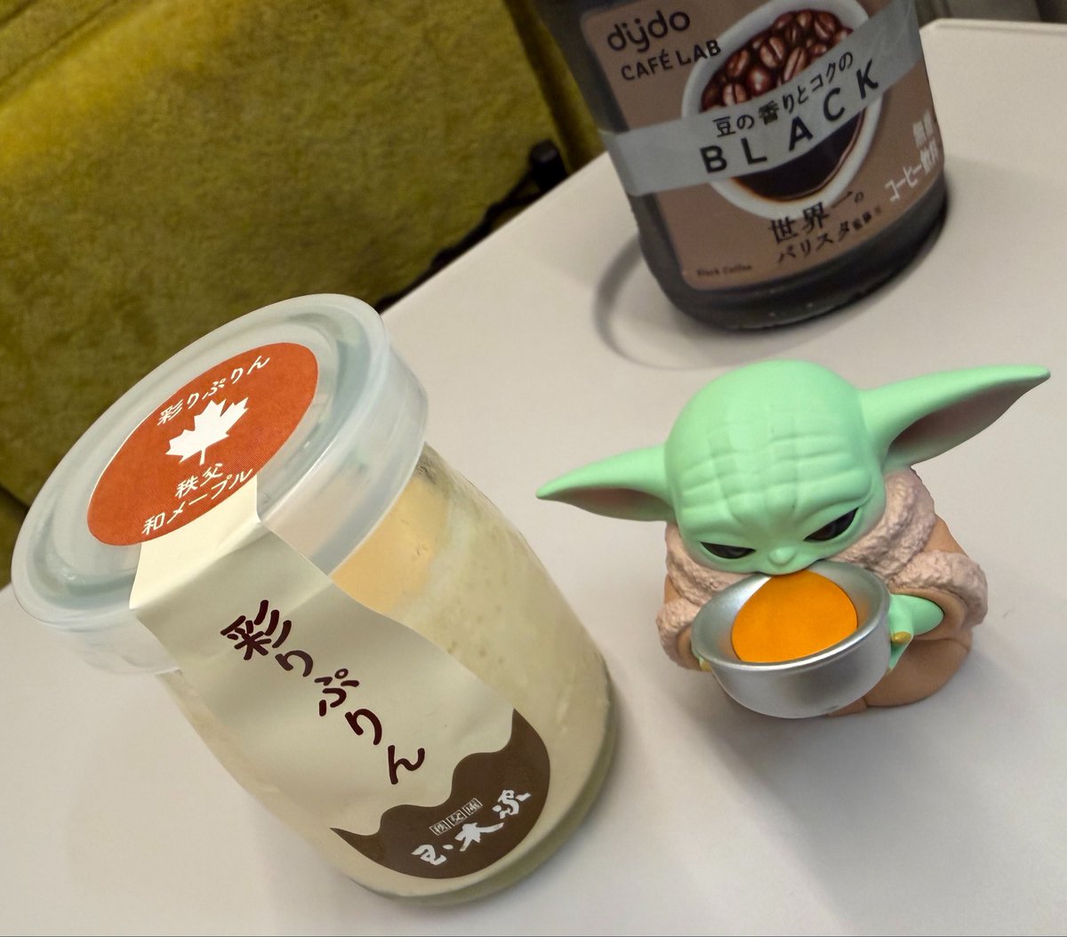 nozeli_san's tweet photo. グローグー、プリンは飲み物じゃないぞ https://t.co/5x6ZB634EW