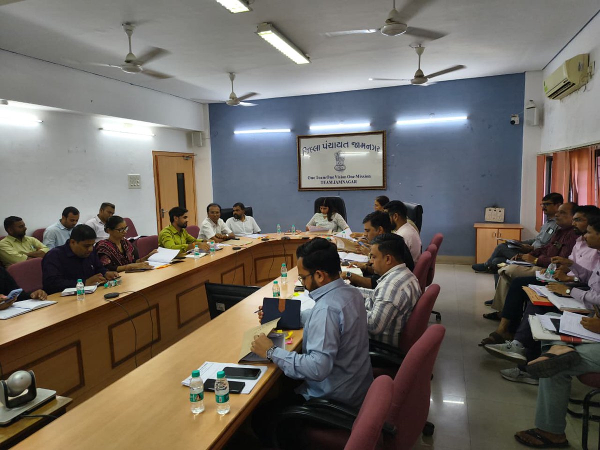 ddojamnagar2's tweet photo. જુદી જુદી યોજનાઓ હેઠળ ચાલતા વિકાસના કામો, વેરા વસુલાત, સાપ્તાહિક સફાઈ ઝુંબેશ, ગામતળ/ગૌચર દબાણ, પ્રાથમિક, ખાતાકીય તપાસના પ્રકરણો, તકેદારી સંદર્ભેના કેસ, વિવિધ પોર્ટલ પર મળેલ ફરિયાદો અંગે તાલુકા અને જિલ્લાના અધિકારીઓ સાથે સમીક્ષા બેઠક યોજી માર્ગદર્શક સુચનાઓ આપી.

@CMOGuj https://t.co/y6GzH9pJ3T