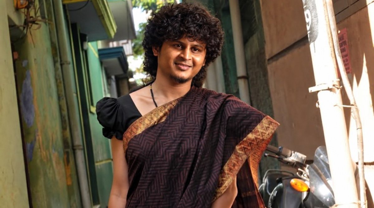ThirutuKumaran's tweet photo. சோப்லாங்கியா இருக்க நித்திஷ்ம் ஒரு ஆம்பள தான்!

எல்லா ஆம்பளையும் நிதிஷ் மாதிரி ஒரு சோப்லாங்கி தான்!

                   - தியாகராஜாகருப்பசாமி https://t.co/xxwlL1LPlN