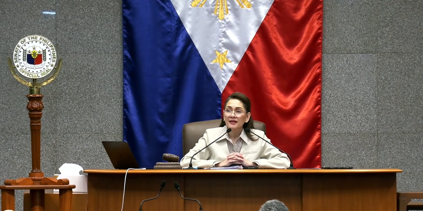 theresiaana143's tweet photo. The only woman among those 13 votes.
The woman who stood with us.

Risa Hontiveros everyone. https://t.co/ckRIOClhkC