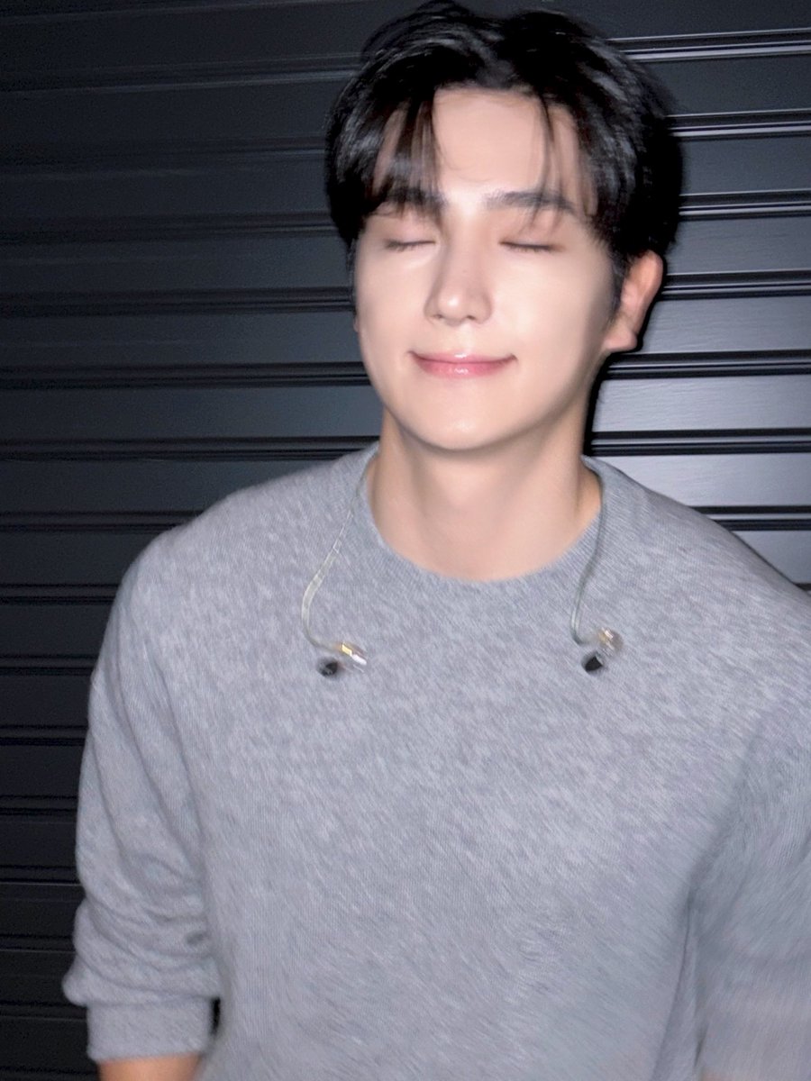 24hej's tweet photo. 이게진짜 여자들이 미치는 애교지.. https://t.co/T2LB403VmF