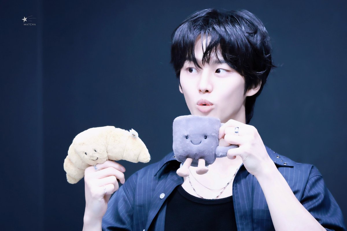 universestyle1's tweet photo. 260917 対面サイン会 
🥐ᴍᴏʀɴɪɴɢ ᴄᴏғᴇᴇ ᴡɪᴛʜ ʜᴏɴɢꜱᴇᴏᴋ☕️2️⃣

#홍석 #HONGSEOK #ホンソク #펜타곤 #PENTAGON #ペンタゴン https://t.co/idp3zkLx6v