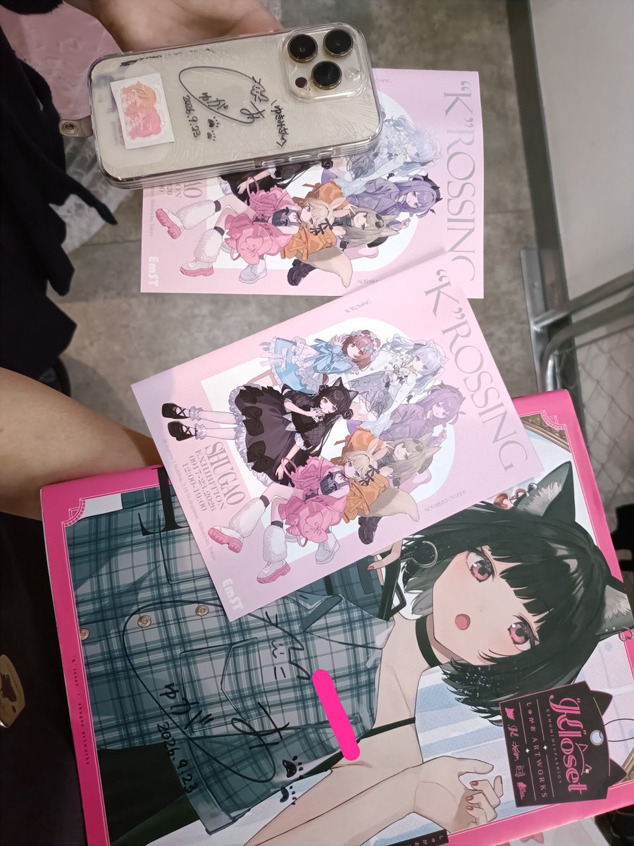 Kokoto_nanoda's tweet photo. しゅがお先生の個展に行ってきました！めっちゃ神対応してくださってサインまで…😭😭ほんとに可愛い空間すぎて最高でした💖これからもずっと応援してます🥹
#しゅがお個展 https://t.co/FNRiELOrcd