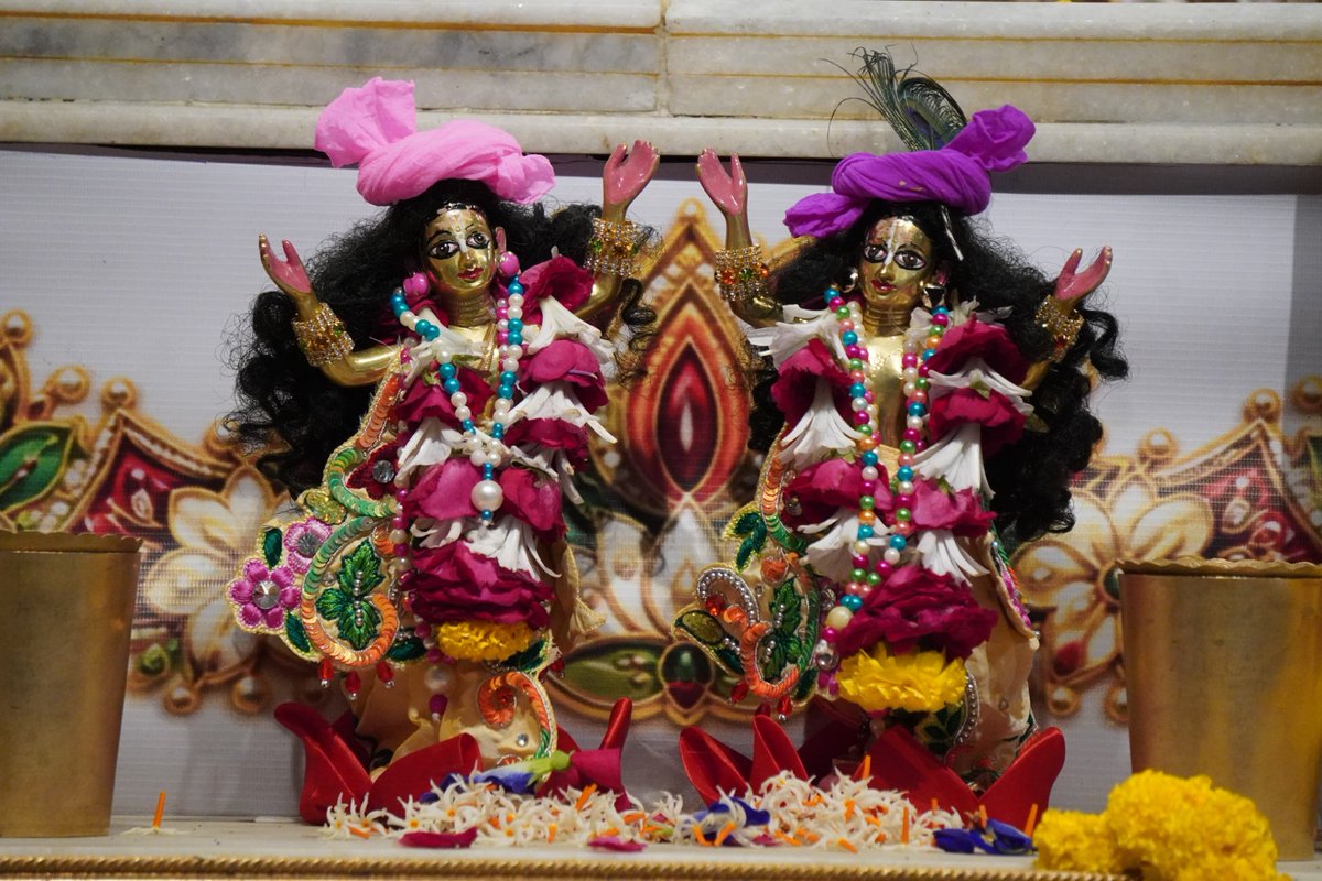 Iskcon_vvn's tweet photo. —❀꧁𝐻𝑎𝑟𝑒 𝐾𝑟𝑖𝑠ℎ𝑛𝑎꧂❀—
🌿🛕Shringar Darshan🛕🌿
—❀꧁23-09-2026꧂❀—
🌹 Sri Sri Radha Giridhariji🌹 
🌷ISKCON VVN Anand🌷
—❀꧁𝐻𝑎𝑟𝑒 𝐾𝑟𝑖𝑠ℎ𝑛𝑎꧂❀— https://t.co/k81iZlfZCT