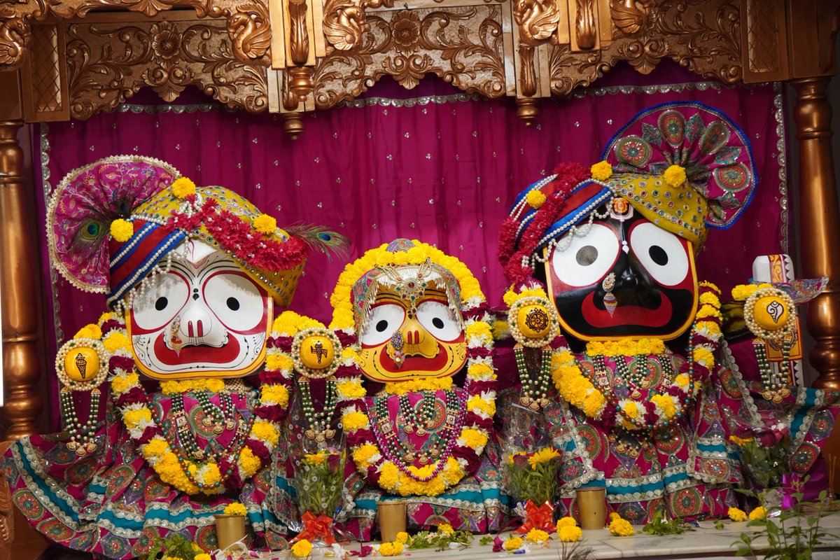 Iskcon_vvn's tweet photo. —❀꧁𝐻𝑎𝑟𝑒 𝐾𝑟𝑖𝑠ℎ𝑛𝑎꧂❀—
🌿🛕Shringar Darshan🛕🌿
—❀꧁23-09-2026꧂❀—
🌹 Sri Sri Radha Giridhariji🌹 
🌷ISKCON VVN Anand🌷
—❀꧁𝐻𝑎𝑟𝑒 𝐾𝑟𝑖𝑠ℎ𝑛𝑎꧂❀— https://t.co/k81iZlfZCT
