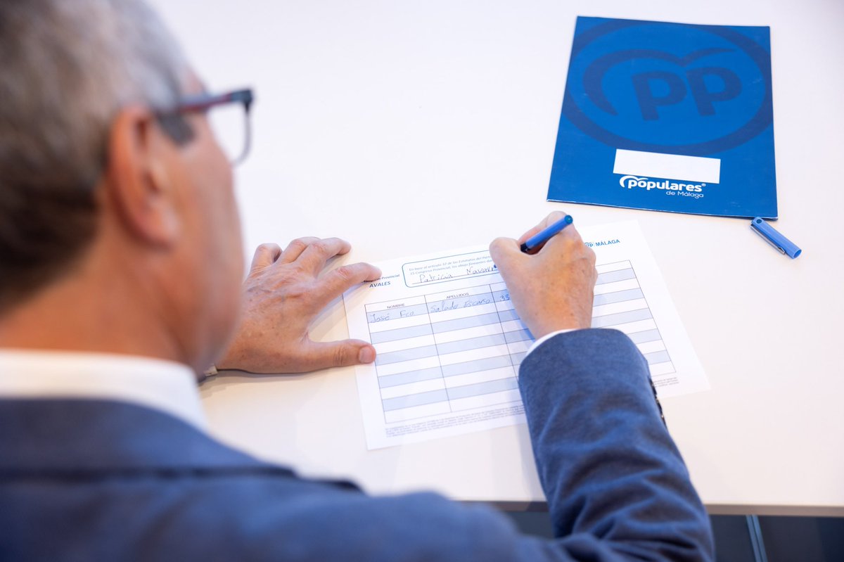 Francissalado's tweet photo. He firmado mi aval para que @Navarro_PP siga liderando el proyecto colectivo del @PPMalaga. El proyecto político en el que confían la mayoría de los malagueños en la provincia.
Seguiremos trabajando de su mano para impulsar el desarrollo y el crecimiento de nuestra tierra. https://t.co/1p3xl1SJXj