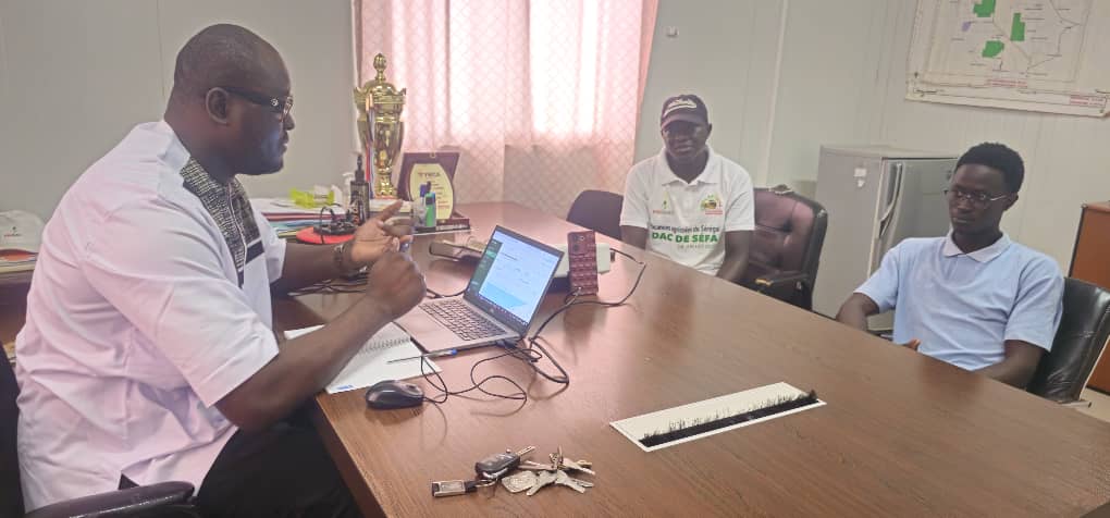 ProdacSenegal's tweet photo. Sanoussi Souleymane Dramé, un jeune informaticien, a présenté une plateforme numérique innovante de gestion agricole pour le DAC de Séfa afin de centraliser plusieurs fonctionnalités essentielles au développement des exploitants agricoles.
#Prodac #Agriculture #Entrepreneuriat https://t.co/A9dyDsY2oZ