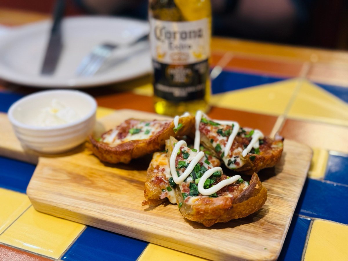 LesterMeurejfx's tweet photo. Tapas perfectas en esta tasca del centro de la ciudad: patatas bravas crujientes, jamón ibérico de calidad y una caa bien fría. No te pierdas este lugar! https://t.co/IEVIoWm8ku