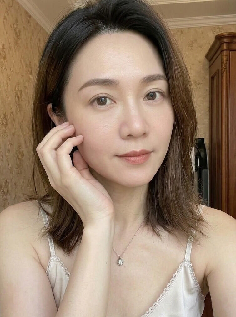 utbst's tweet photo. 成年人就别绕弯子了。
喜欢就靠近，你还等我先开口吗？😏 https://t.co/05QNUGfxjw