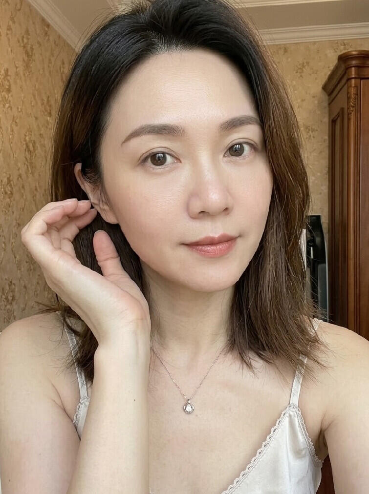 utbst's tweet photo. 成年人就别绕弯子了。
喜欢就靠近，你还等我先开口吗？😏 https://t.co/05QNUGfxjw