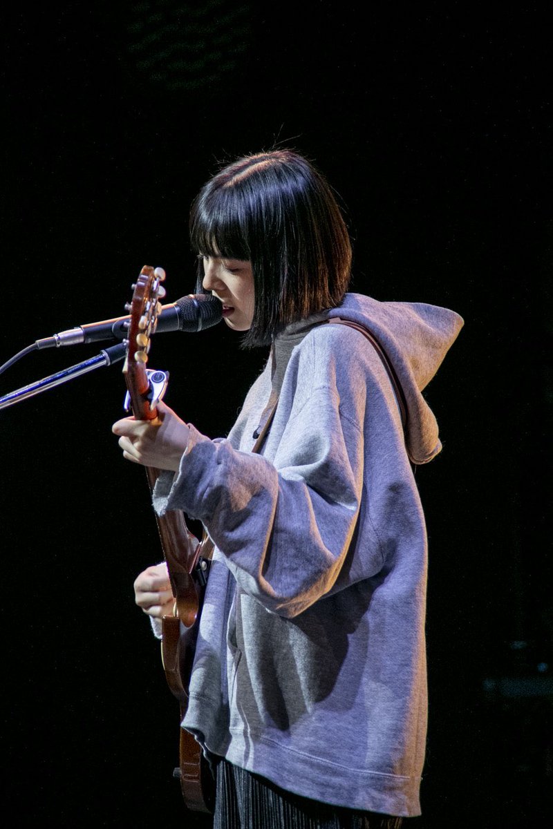 MLl6dp's tweet photo. 今日は働いてたんだけど
何かまた鮮明に一昨日の
カネコアヤノのライブ
思いだした。実は整理番号良くて彼女の真ん前で観た。何か何回か目が合って気まずかった。すいません。あの三人編成のライブはフルで映像化するべきだと思う。あんなイかれたライブないよ。彼女は確実にその後
伝説の人物になる。 https://t.co/n3Y5xL0SKr
