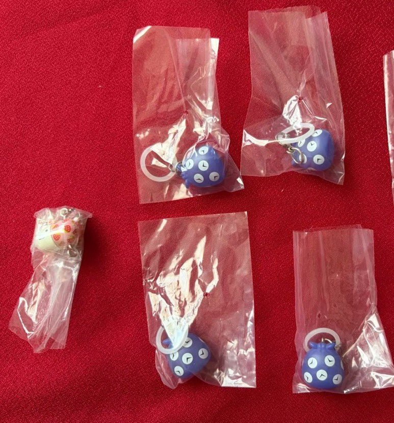 PtMdjg11's tweet photo. 【交換/譲渡】
めじるしアクセサリー めじるし 
斉木楠雄　ディズニー ハロウィン 
ズートピア

【譲】画像1-3

【求】斉木楠雄　ヒスミニ(Teddy優先)
    or 定価+送料

※画像1の赤線ありの譲渡は画像2.3から
　同数以上お迎えお願いします。
　(多くお迎え頂ける方優先)
交換のみ都内手渡し可 https://t.co/h7yLT6nCVp