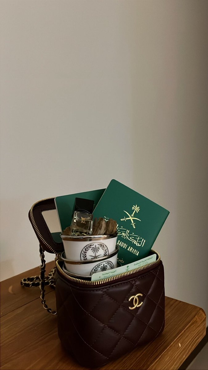 vttq_'s tweet photo. #اليوم_الوطني_السعودي_٩٦ 🇸🇦🤍 https://t.co/M0ISZcAkbz