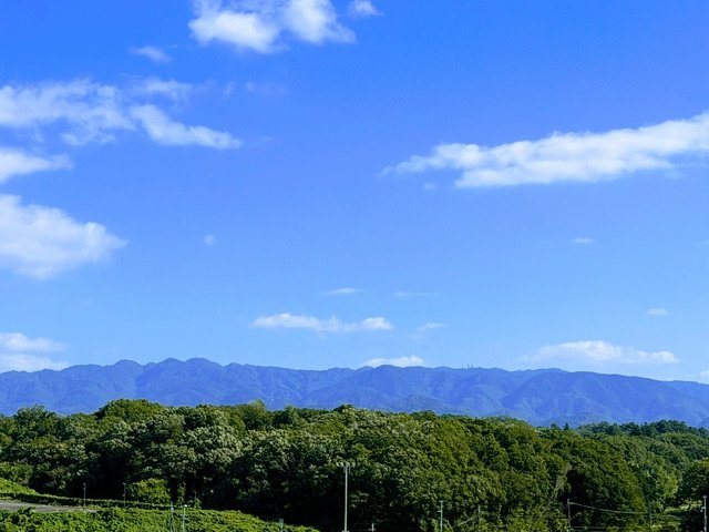 BlackAngleX's tweet photo. 今朝から家中のテレビが1台を除いて
映らない
テレビや機器類の再起動でも変わらない

1台生き残ってるのを手がかりに
うちの複雑な配線図を描いて
光回線のキャリアではなく、どうも屋内の配線に何らかの原因があることまで突き止め、明日業者を手配して今日は終了。

最後の休日が、あと工事代が😭 https://t.co/Yux2N4ivrL