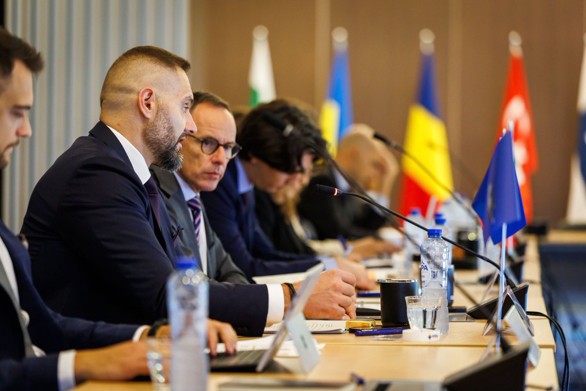 Eurogendfor's tweet photo. EUROGENDFOR held its third Working Group meeting from 14 to 16 September, advancing the EUROGENDFOR Strategy 2025–2029.
Discussions focused on the LSO within the EU, the Treaty of Velsen and EUROGENDFOR’s visibility in EU missions.

#EUROGENDFOR #LexPaciferat https://t.co/lu94rhNVDK