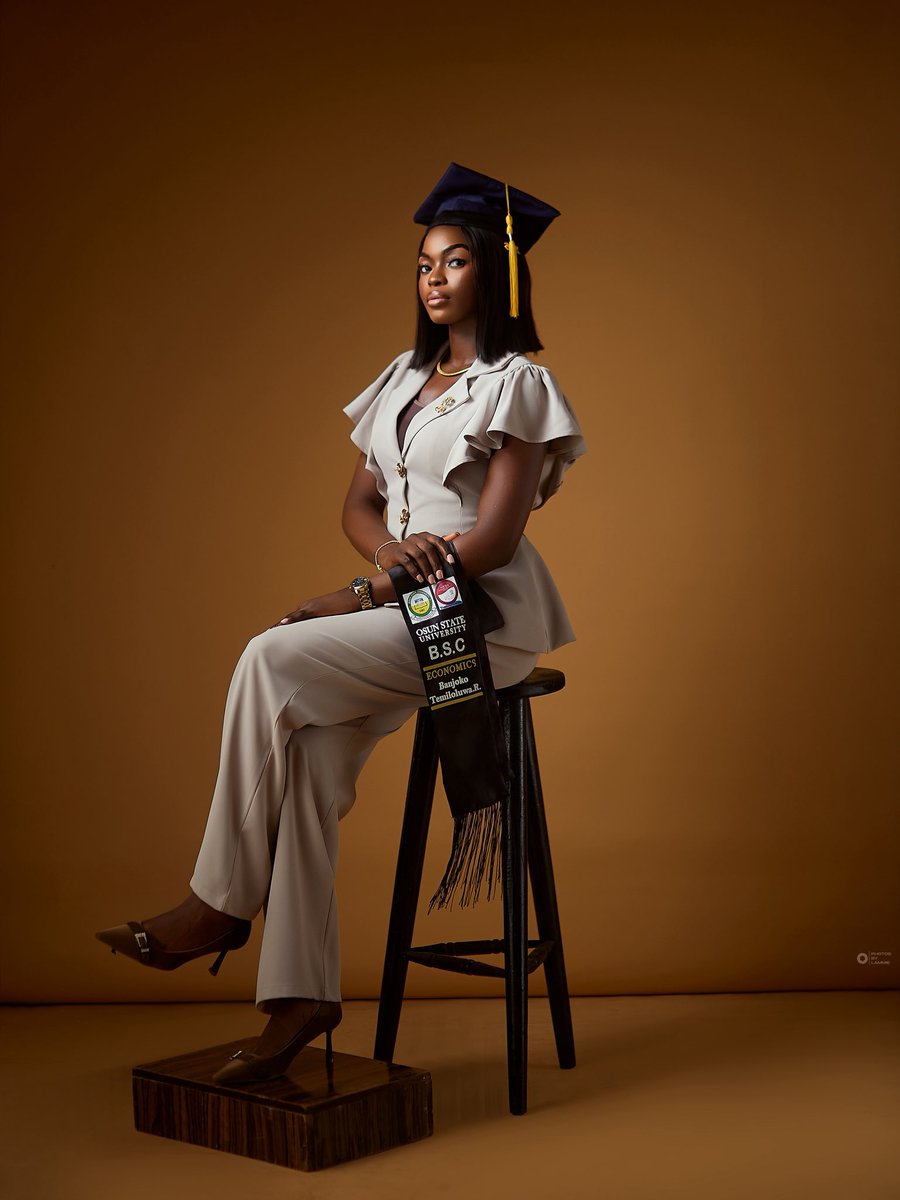 Temhi__'s tweet photo. I’m officially a graduate 🎓🤍
I made it 🥹🎓

A chapter has officially closed 

https://t.co/rcgHWPRBZU. Economics second class upper division 🥳🥂
Osun state university 🥳🎓 https://t.co/aM9H7qhhlC