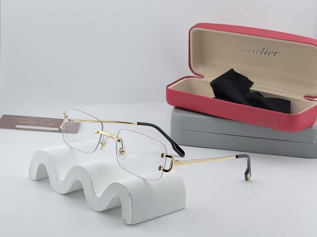 kaydeescent1's tweet photo. Unisex Sunnies boxed 18k https://t.co/gohHKkj6I1