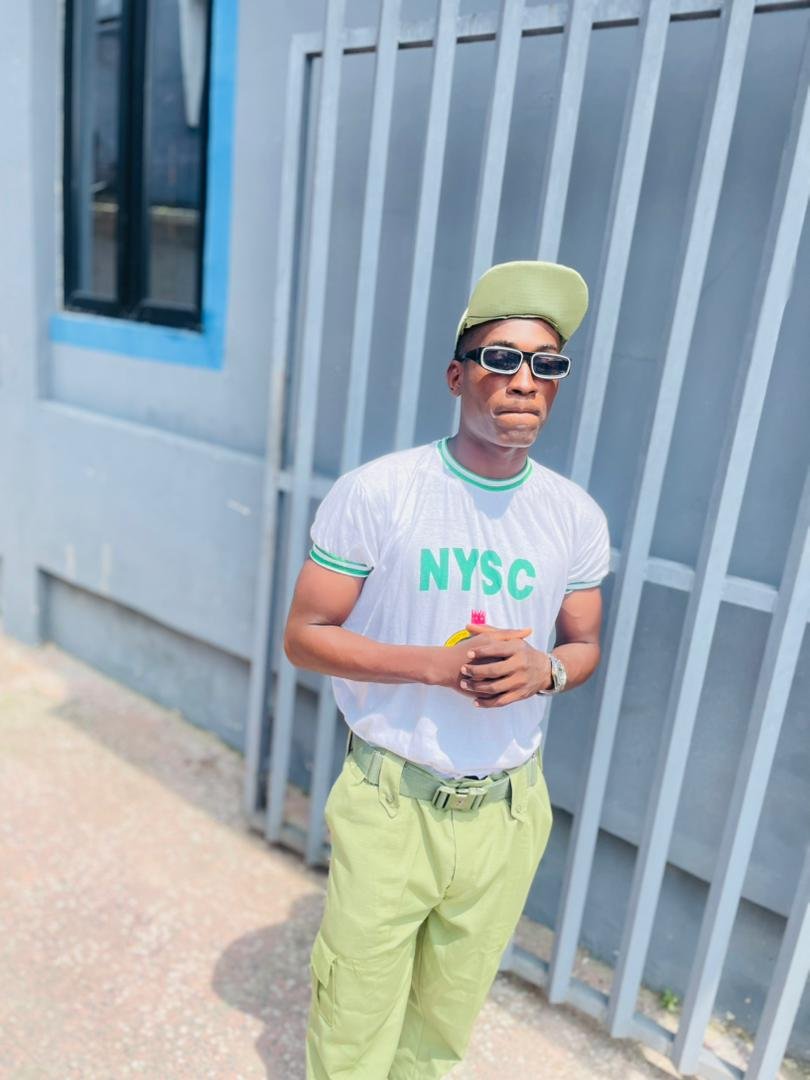 Akpomieemiee's tweet photo. Most handsome PH Corper https://t.co/4hfVLV0LFt