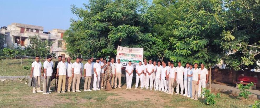 246_bncrpf's tweet photo. #246bn, on 23/09/2026 organised #swachhatahisevacampaign2026, at Dastkar colony park, nayala jaipur, aligning with "swachhata mein sahbhag, swachh Bharat, Vikshit Bharat". #cleanlinessisnexttogodliness #swachhBharat #CRPF #Cleanindia #greenIndia https://t.co/h4oZ17Um1Q