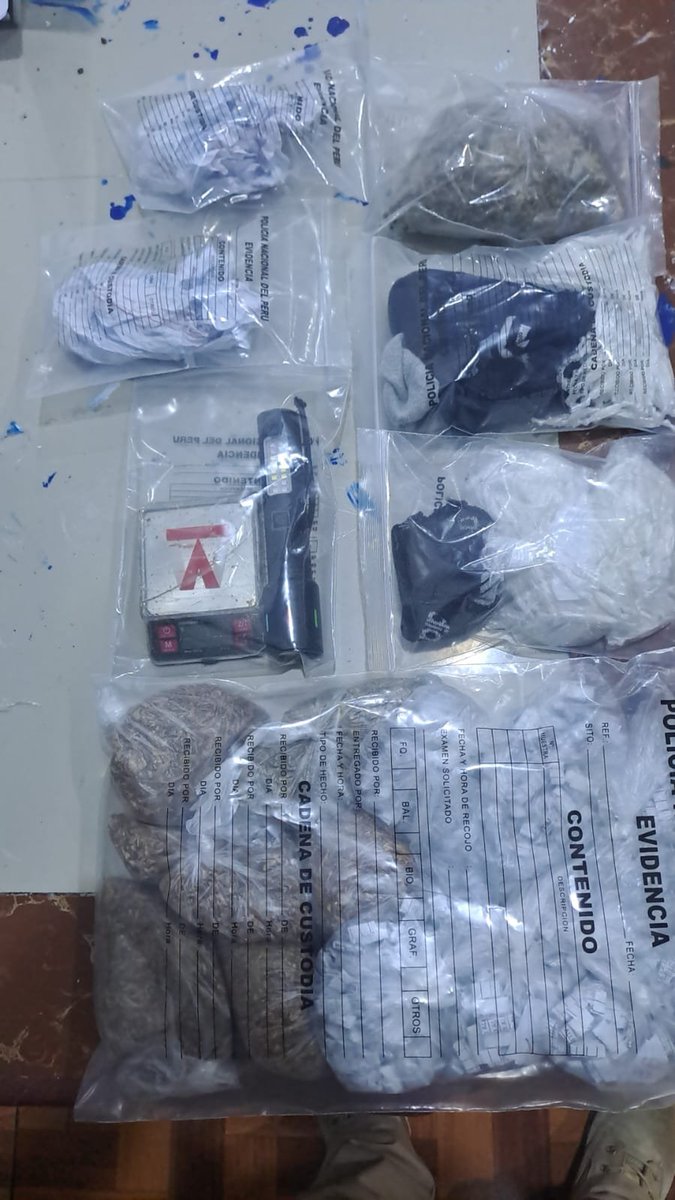 Policia_Peruana's tweet photo. 🚨🇵🇪 #Lima | ¡ LLEGÓ EL ORDEN A LOS PENALES!
La PNP, con apoyo de HSI de EE. UU. y coordinación de la FECCOR, intervino en Ancón I e incautó 32 celulares, S/10 mil, verduguillos, presunta droga y un repetidor wifi.
Inteligencia e investigación: el cerco se cierra.
#PNPInforma https://t.co/XDNBawnA8Z