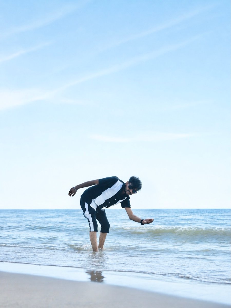 AngeloKemmerlin's tweet photo. Lost in the waves, found within myself. https://t.co/SXjHy2zsIu