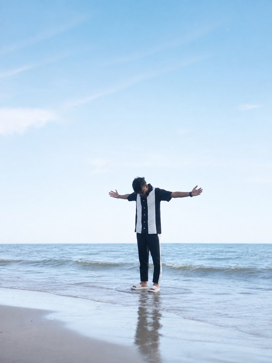 AngeloKemmerlin's tweet photo. Lost in the waves, found within myself. https://t.co/SXjHy2zsIu