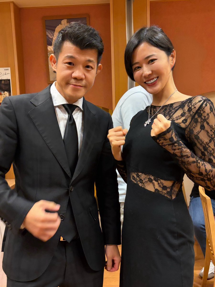 adone1206's tweet photo. ありがとうございます！亀田興毅さんの主催の3150ファイトにてラウンドガールして来ました🥊 https://t.co/INKD4nKsse