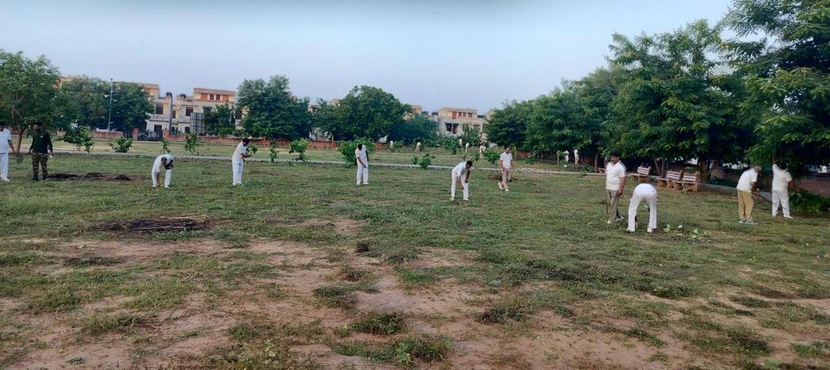 246_bncrpf's tweet photo. #246bn, on 23/09/2026 organised #swachhatahisevacampaign2026, at Dastkar colony park, nayala jaipur, aligning with "swachhata mein sahbhag, swachh Bharat, Vikshit Bharat". #cleanlinessisnexttogodliness #swachhBharat #CRPF #Cleanindia #greenIndia https://t.co/h4oZ17Um1Q