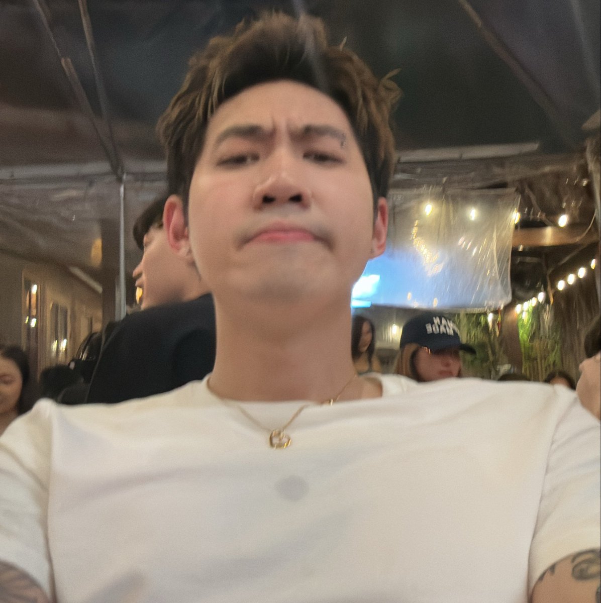 rdarsxstrk's tweet photo. “ใส่อะไรอีกแล้วเนี่ยย”

“มาทะเลให้ใส่ไร แสลค?”

“หวงว่ะ”

“เรื่องมึง”

“ใครมองมึงนะ กูจะตามไปด่าแม่ง”

“เอาตัวเองมากับกูยังไม่ได้เลย”

“เดี๋ยวกูตามไปไงครับที่รัก”

“พูดมาก” https://t.co/gUQdyT3EWk