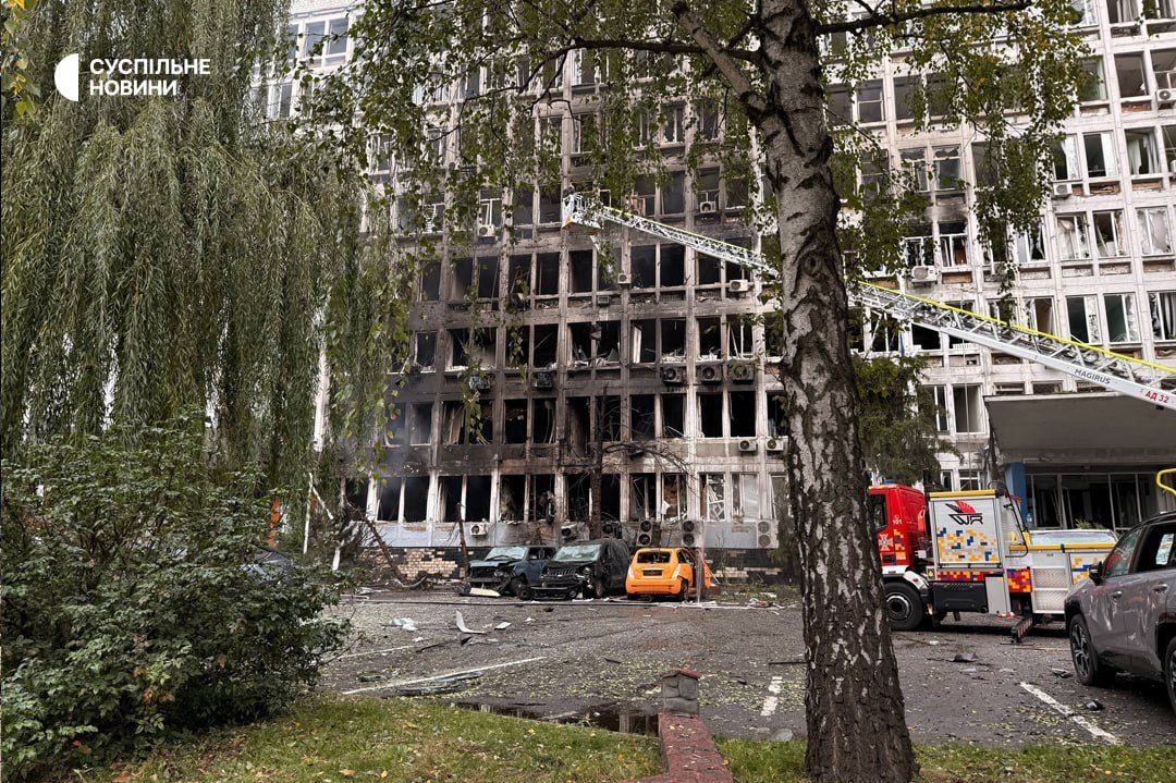 BohuslavskaKate's tweet photo. Two people were killed and 36 others injured in Kyiv.

​Russia attacked a gas station, a business center, office and pharmaceutical buildings, a former market, and premises near the train station. 

They have been attacking the capital for almost the entire day, yes, during the day, not at night, to maximize casualties.