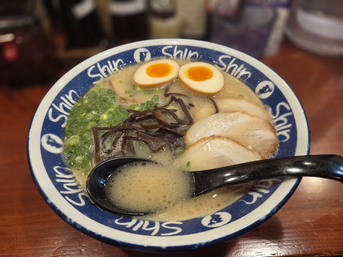 Langue013W's tweet photo. 替え玉頼まなければ他の店のも食える言ってたけどマジで食えたな https://t.co/lkeYCYL24s