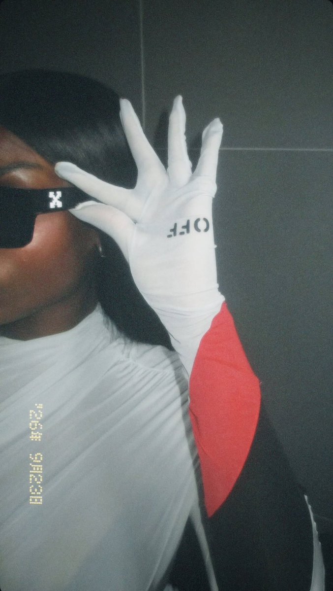 reezybby_'s tweet photo. Hellooo? This tease!! I’m SAT and ready for you motherrr 

OLANDRIA OFF-WHITE 
#OlandriaxOffWhite https://t.co/qoBAnBBb04