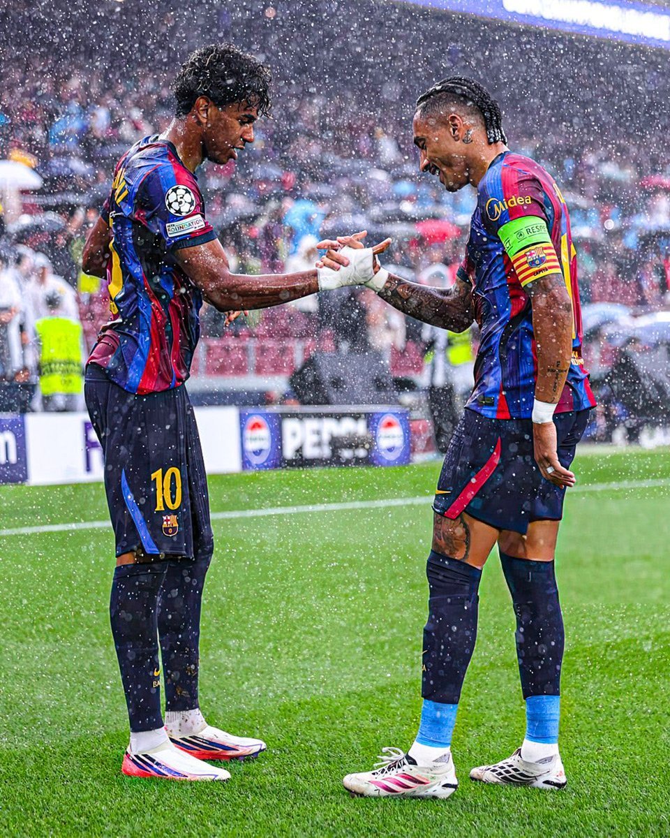 ezekafor001's tweet photo. Ballon d'Or 2026              Ballon d'Or 2027 https://t.co/H1JVD5MqW0