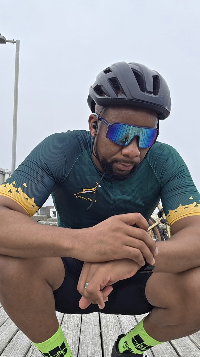 S_Nomoyi's tweet photo. Can't let an overcast day go to waste. 🪖🚲

#LunchTimeRides https://t.co/JzzpGZHYWF