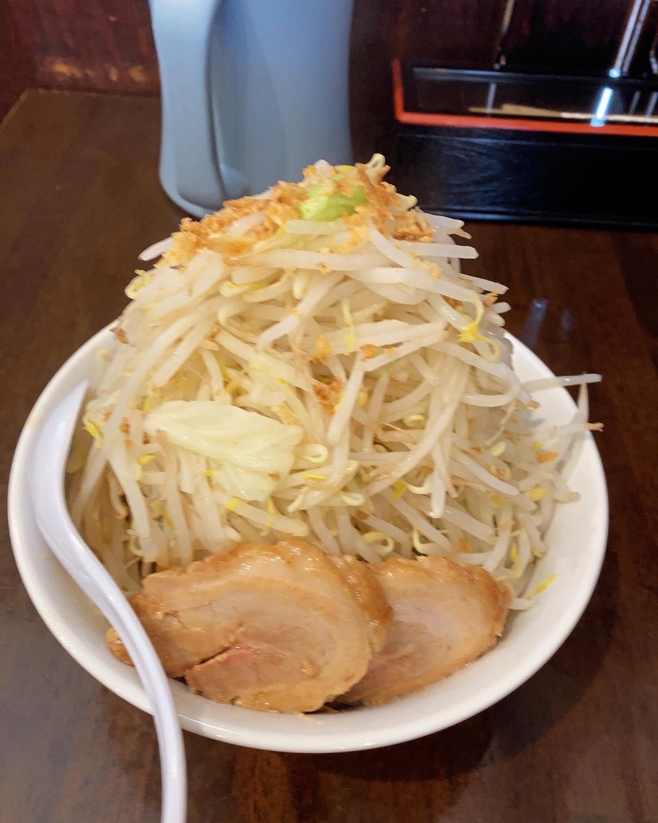 bakeIser's tweet photo. @naobit0408 自分も二郎系や横浜家系たまに食べます。
色々な店行ってて本当にラーメン好きなのが伝わってきます！
今は閉店してしまいましたが、学生時代は���奈川県厚木市にあったラーメンパワースポットのラーメンが好きでした✌︎ https://t.co/h7R98zv6Yc
