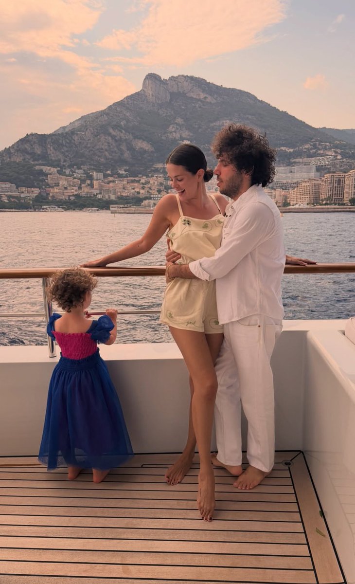 sciuretta's tweet photo. Scusa bambina e scusa Benny ma Selena è una figa atomica e ho dovuto cancellarvi https://t.co/GNvTHP7HLc