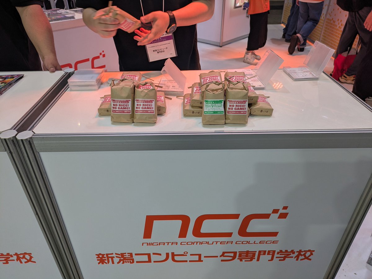 NicolasFournel's tweet photo. Every year, the Niigata Computer College (NCC) goes to the Tokyo Game Show and showcases games developed by its students.👨🎓🎮
They also hand out small bags of Niigata’s famous, delicious rice to visitors! 🍚
@ncc_info #TGS2026 #TokyoGameShow #Niigata #新潟市 #GameDev https://t.co/sw9AhKx9XK
