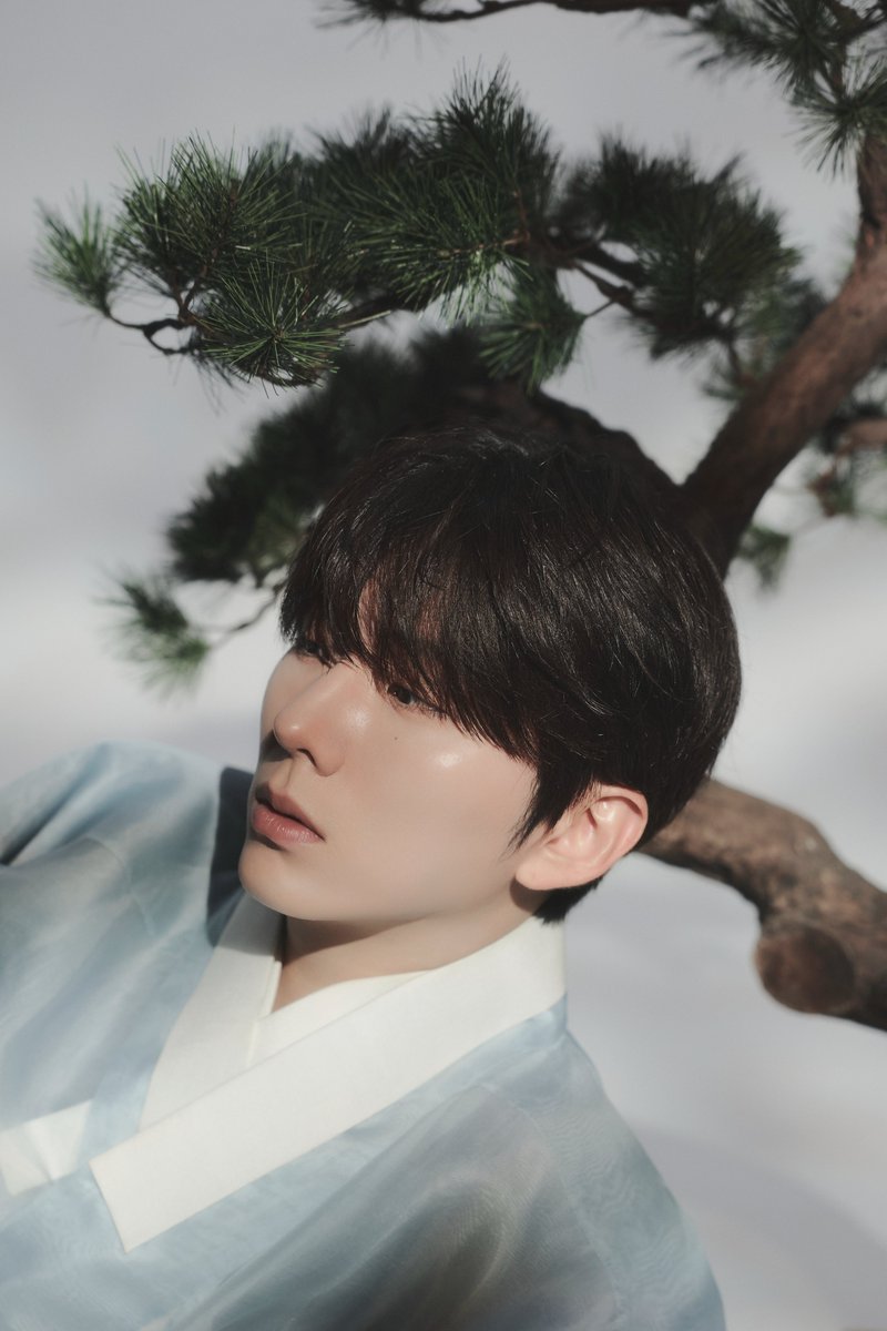 OfficialMONSTAX's tweet photo. MONSTA X 2026 CHUSEOK PHOTO

#KIHYUN #기현

#MONSTAX #몬스타엑스 https://t.co/EWxbUWpRkw